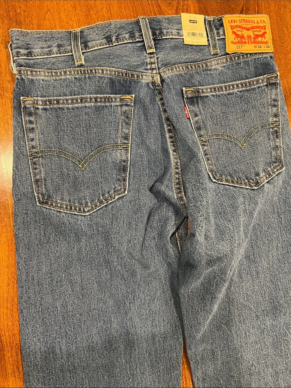 Levi's Men's Medium wash Blue Bootcut Jeans